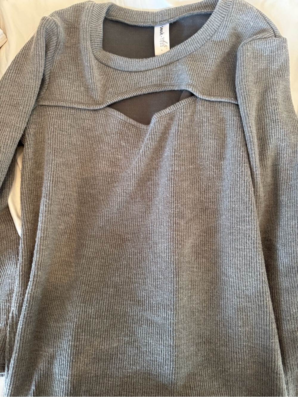 Smash & Tess Women’s Gray Cutout Ribbed Sweater